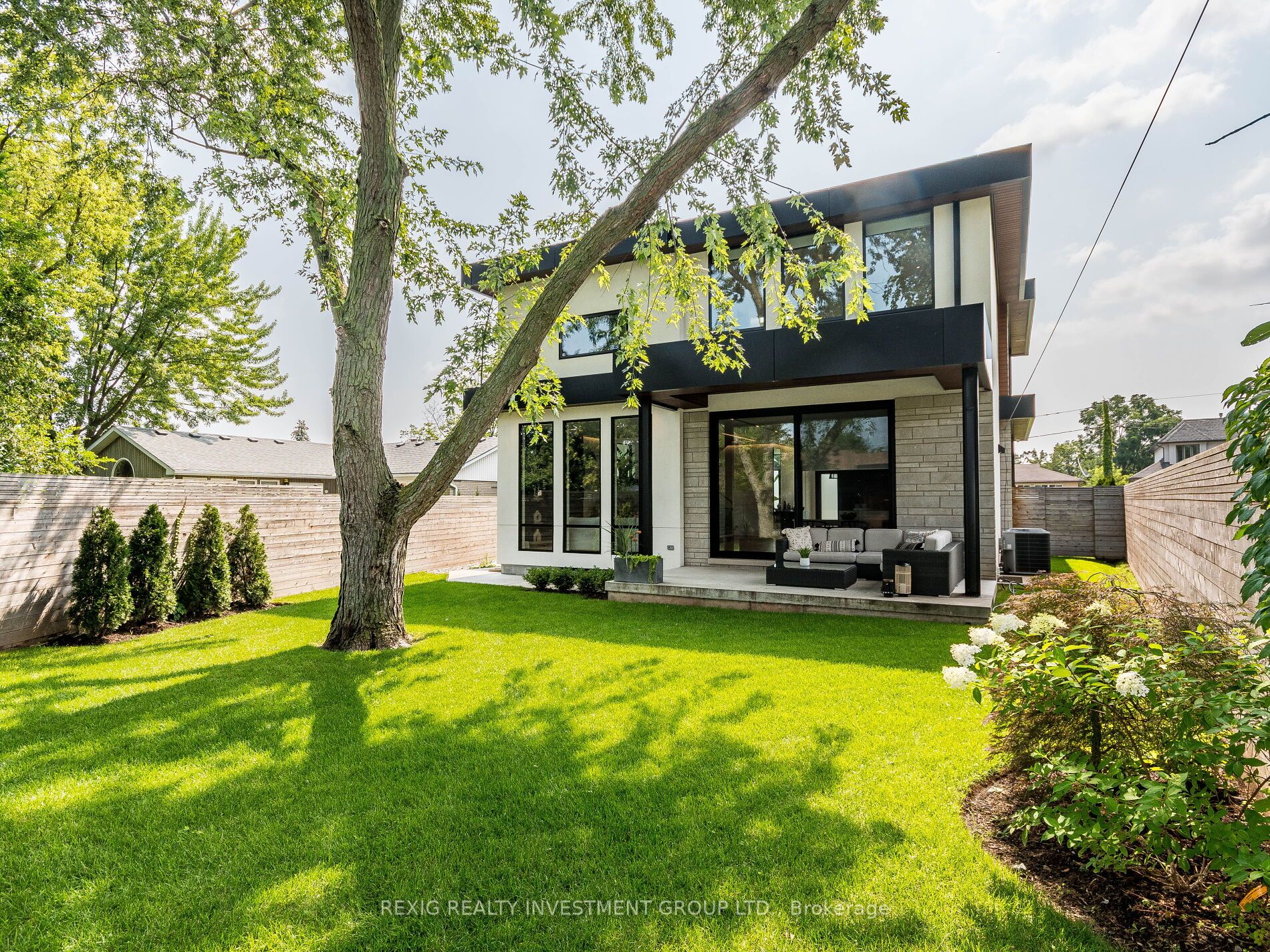 1337 Waverly Ave