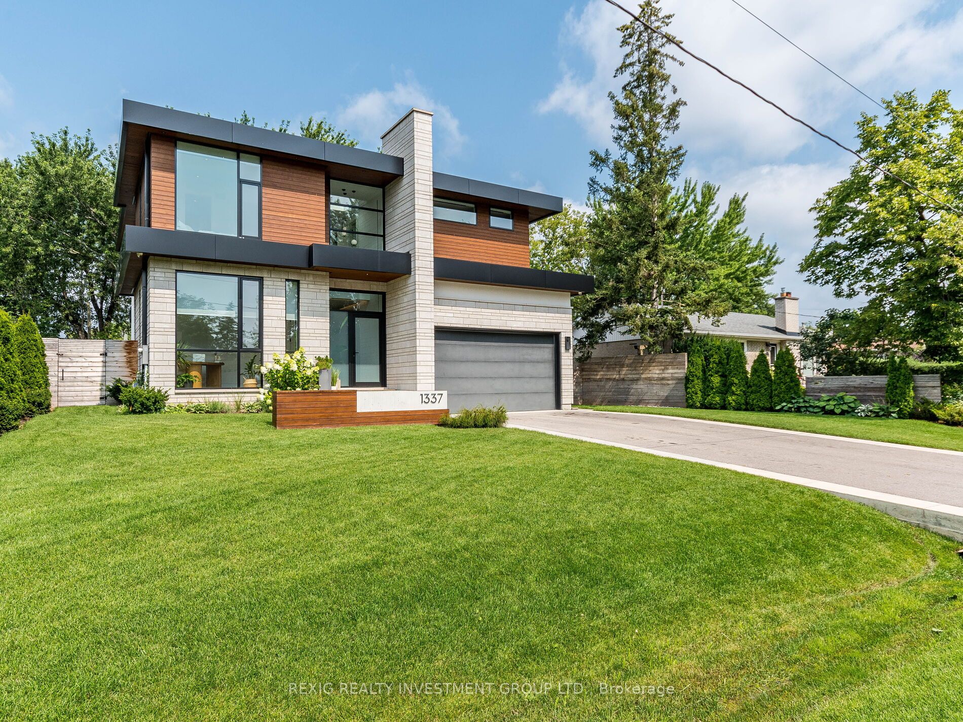 1337 Waverly Ave
