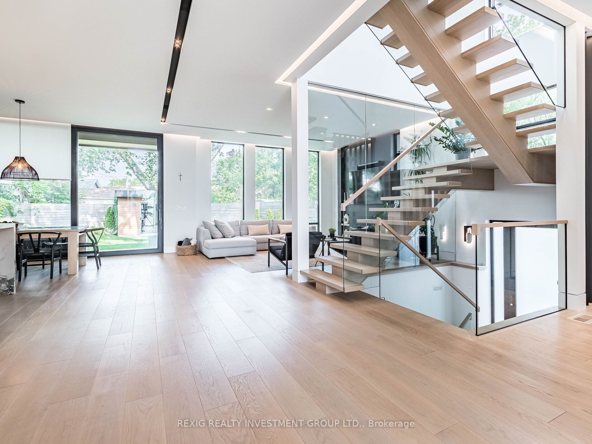 1337 Waverly Ave