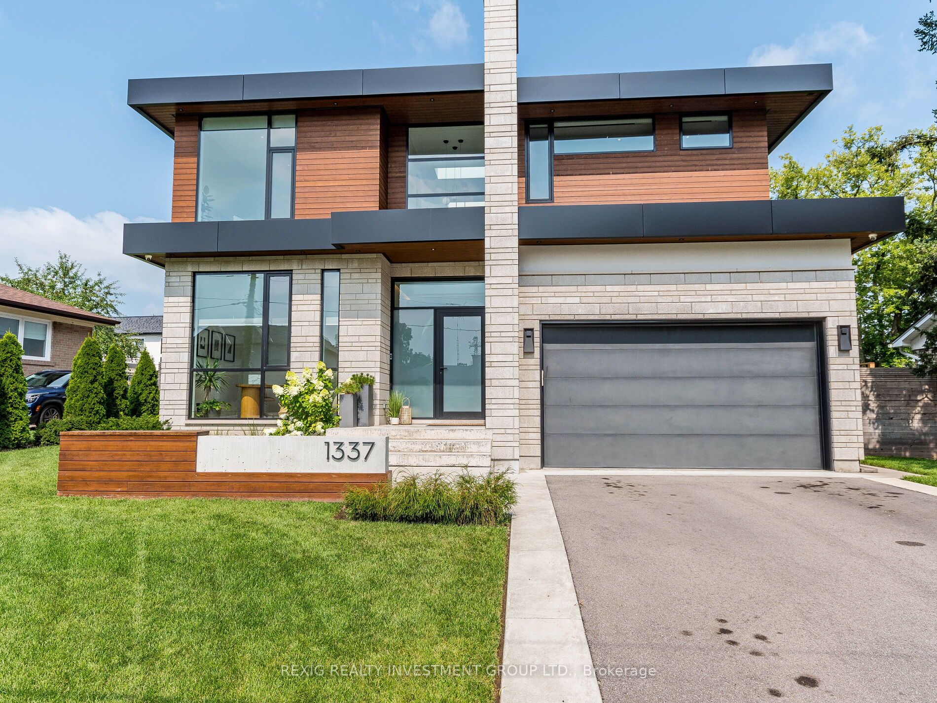 1337 Waverly Ave