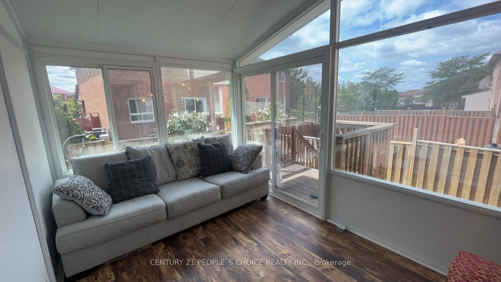 880 Delgado Dr