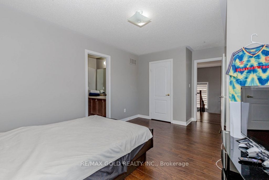 7 Moonland Rd