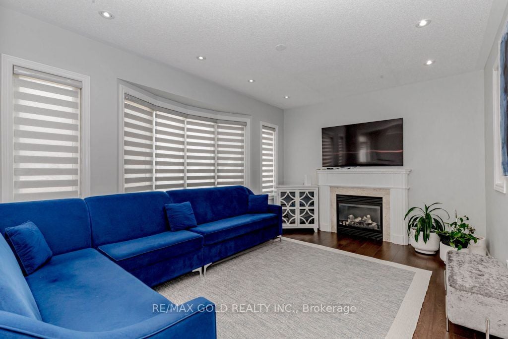 7 Moonland Rd