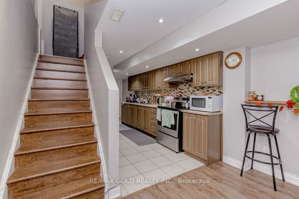 7 Moonland Rd