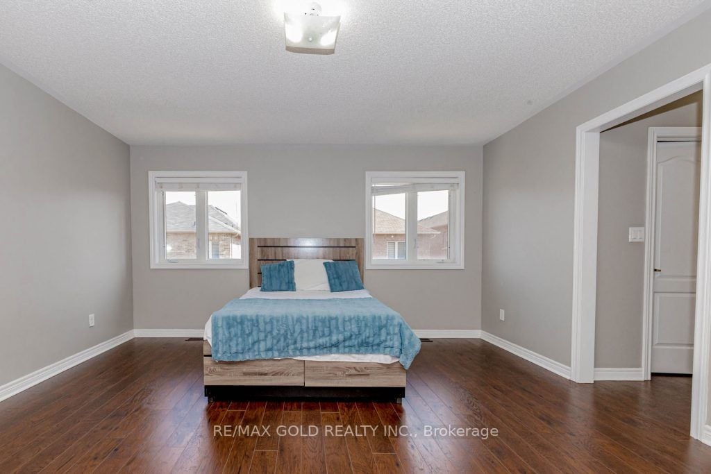 7 Moonland Rd