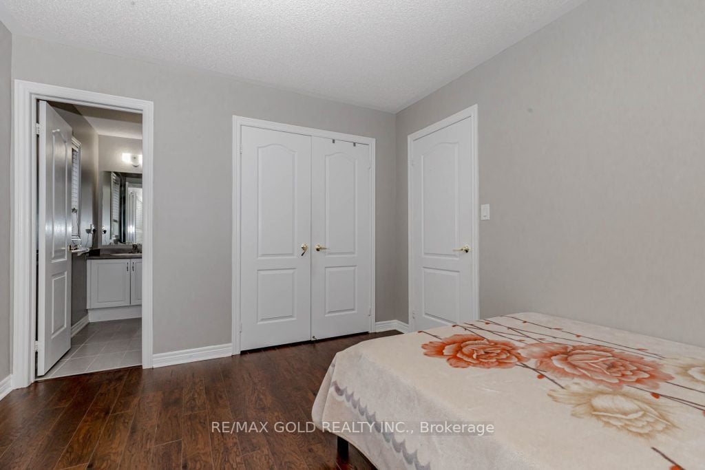7 Moonland Rd