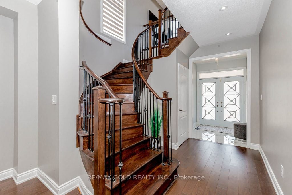 7 Moonland Rd