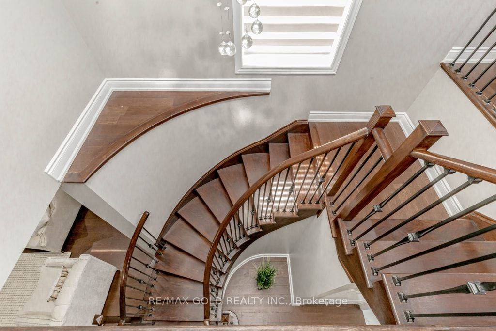 7 Moonland Rd