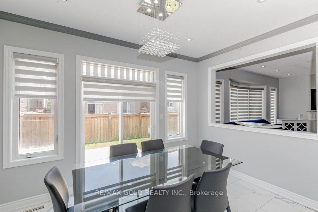 7 Moonland Rd