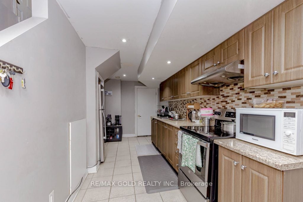 7 Moonland Rd
