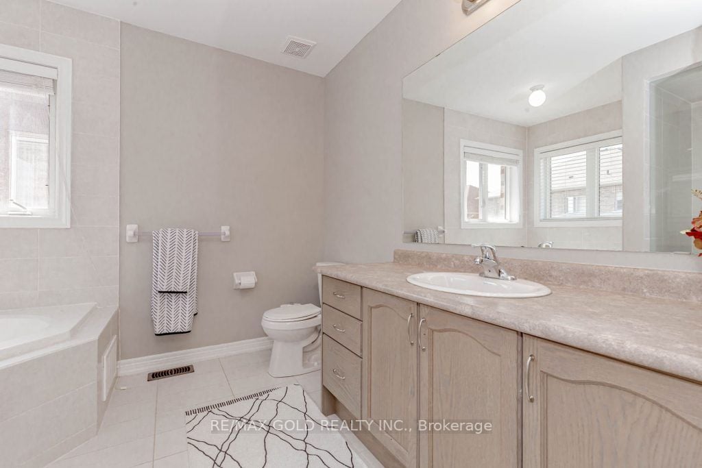 7 Moonland Rd