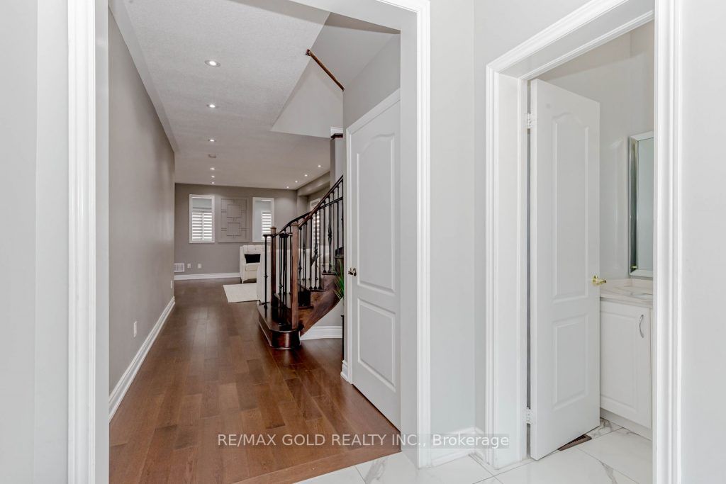 7 Moonland Rd