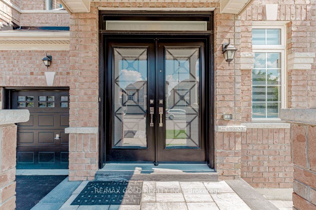 7 Moonland Rd