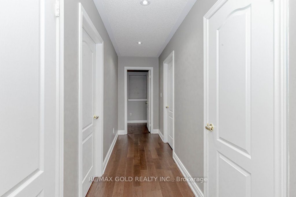 7 Moonland Rd
