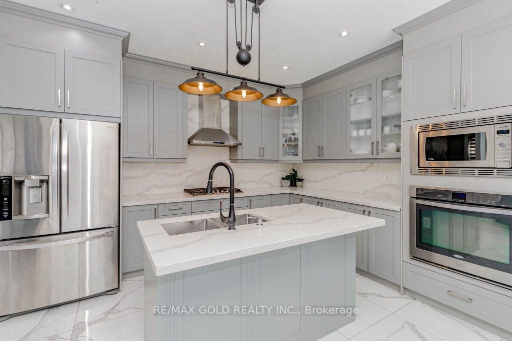 7 Moonland Rd