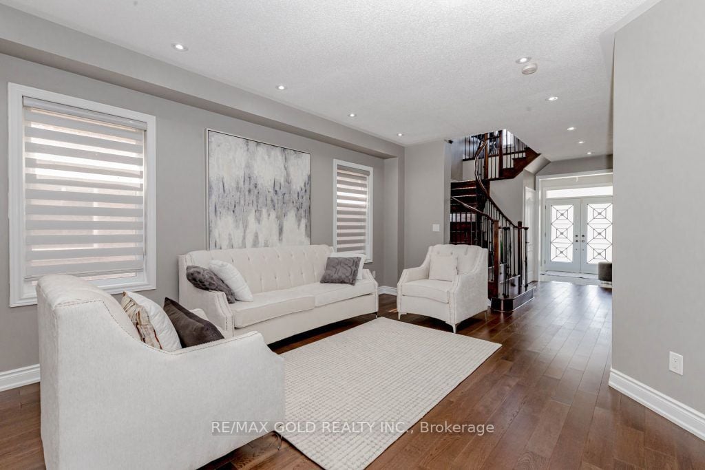 7 Moonland Rd