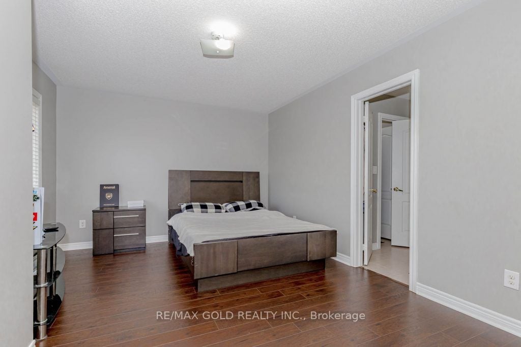 7 Moonland Rd