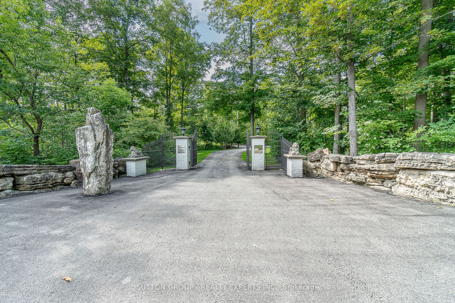8083 15 Side Road