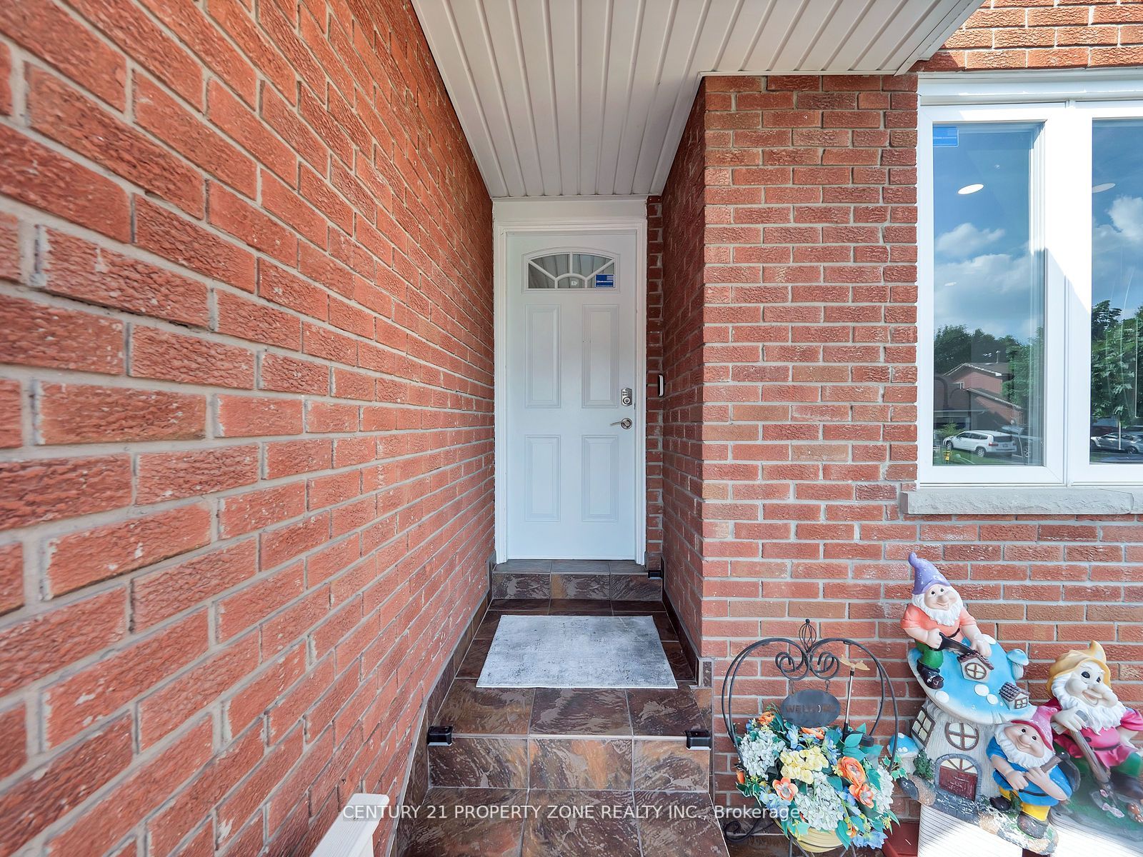 11 Hinchley Wood Grve