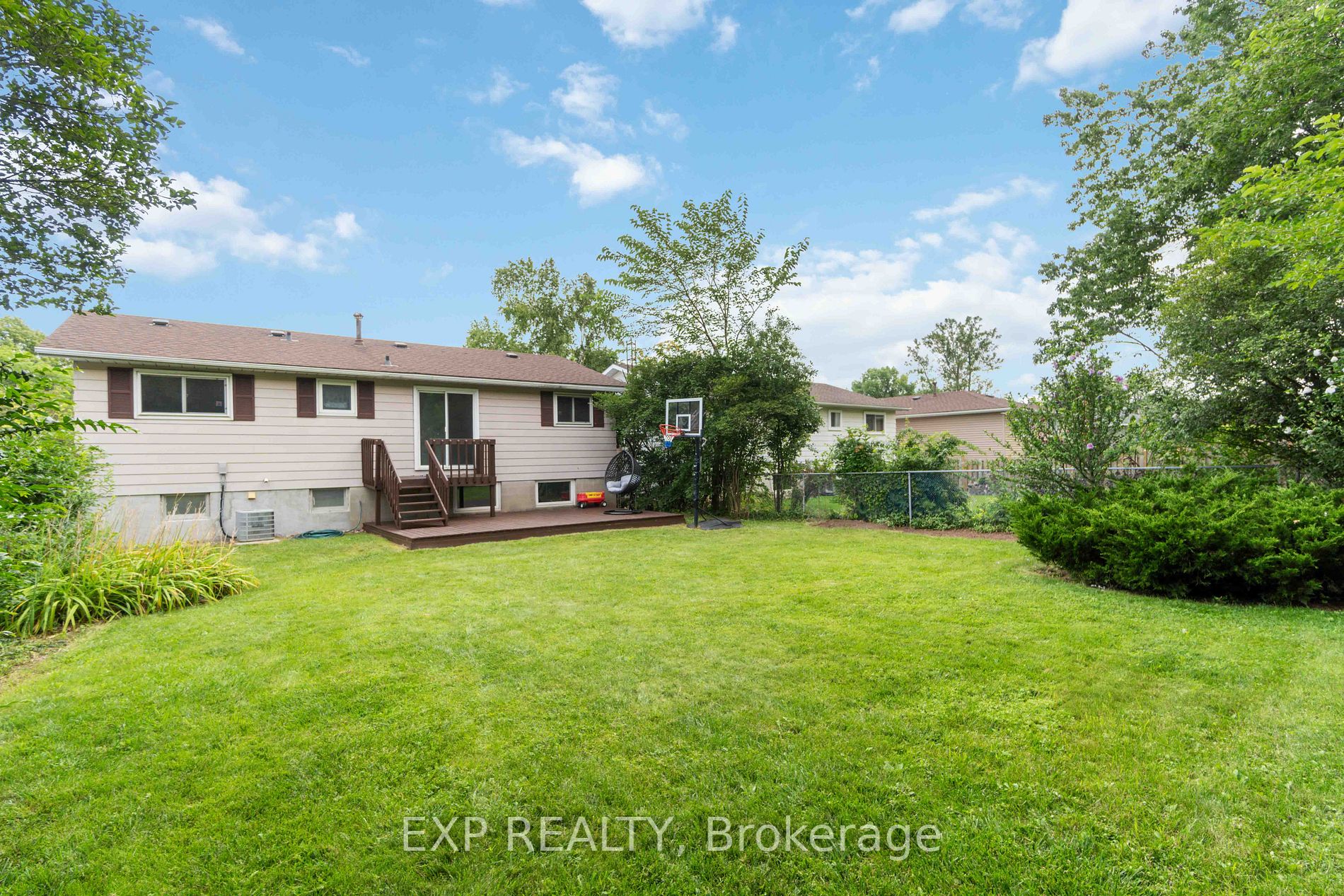 2231 Wyandotte Dr