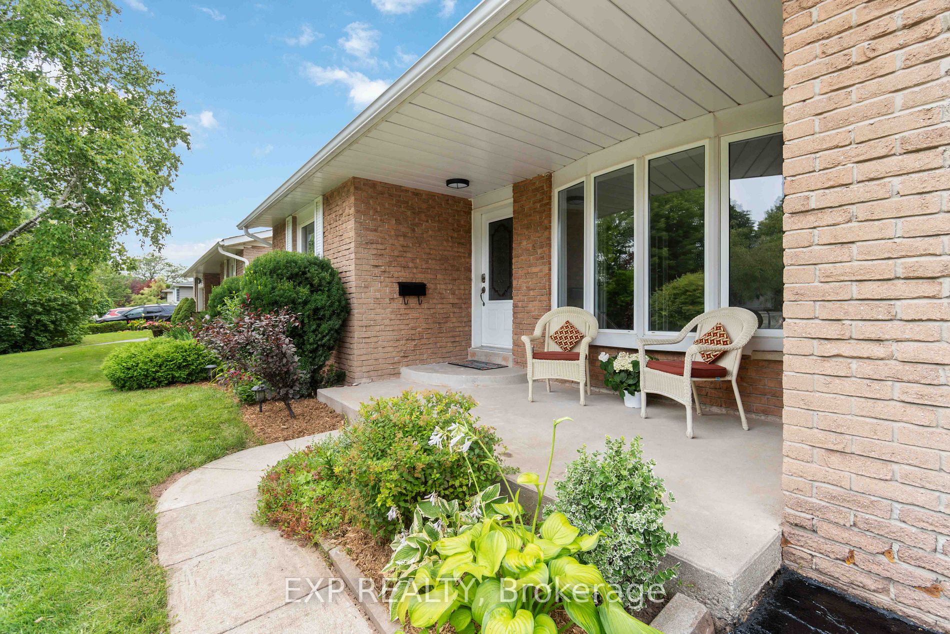 2231 Wyandotte Dr