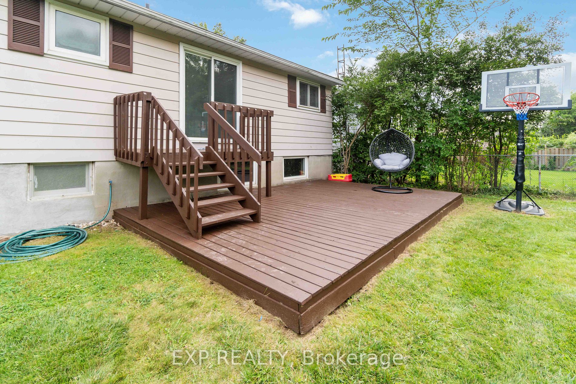2231 Wyandotte Dr
