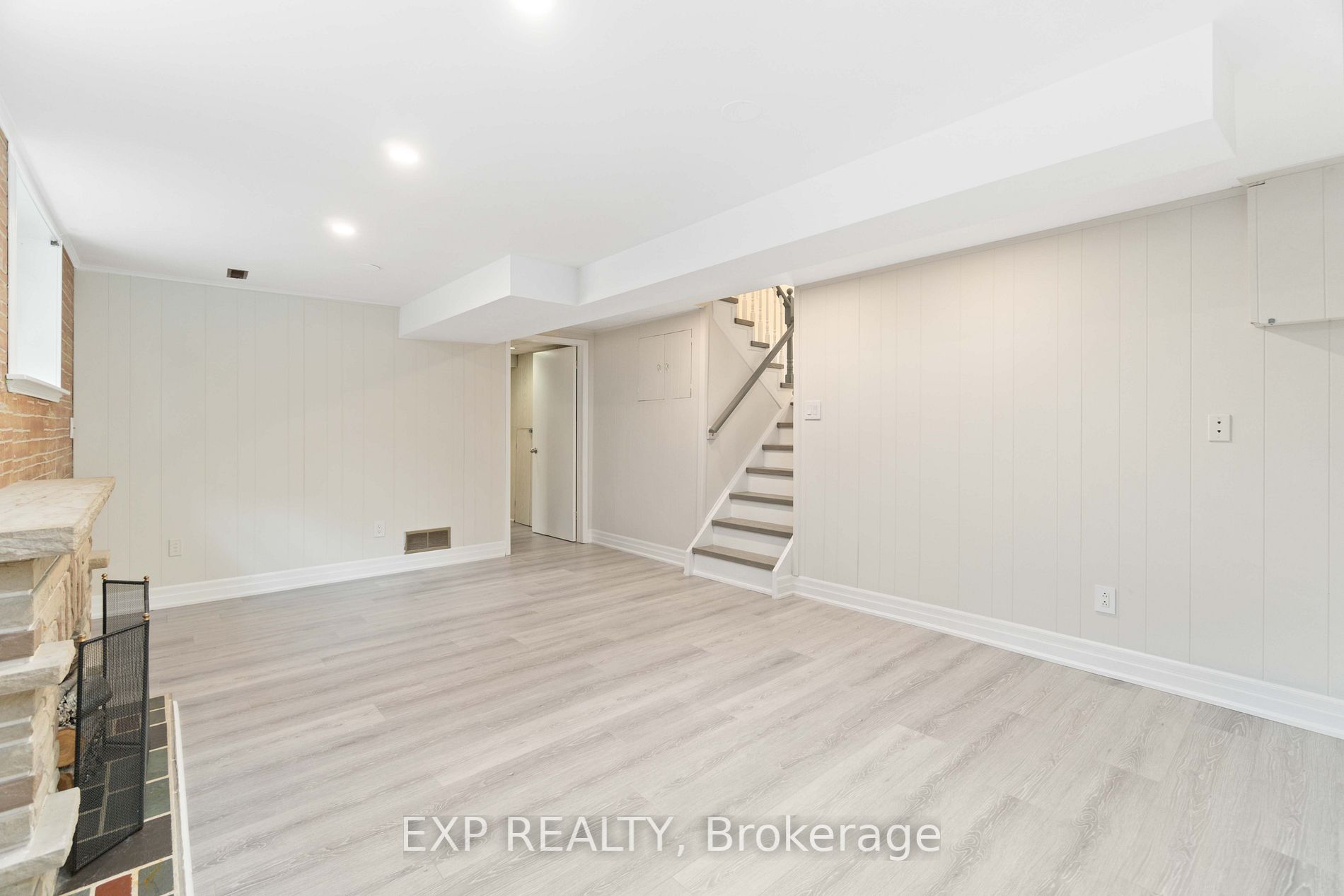 2231 Wyandotte Dr