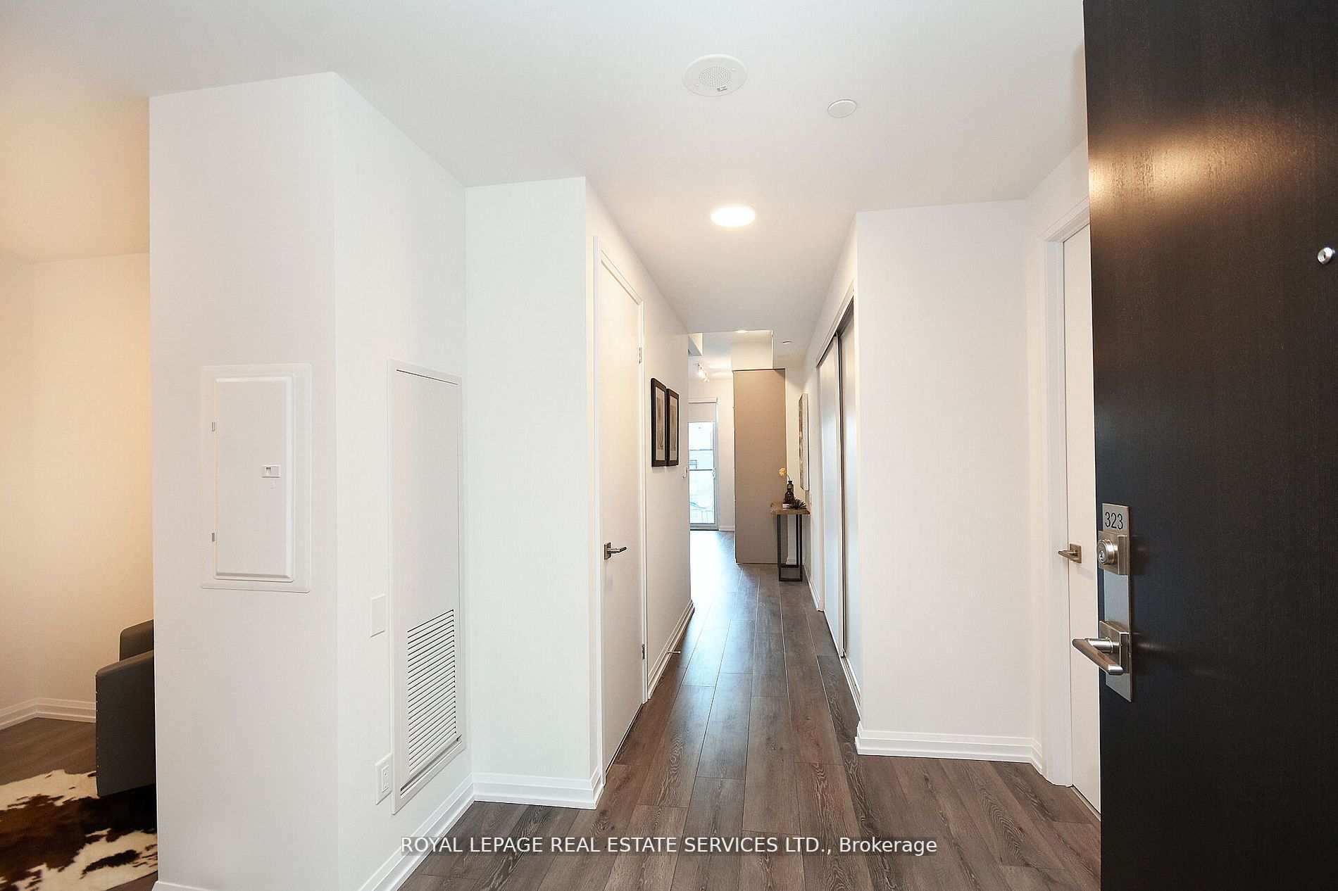 4208 Dundas St W, #323