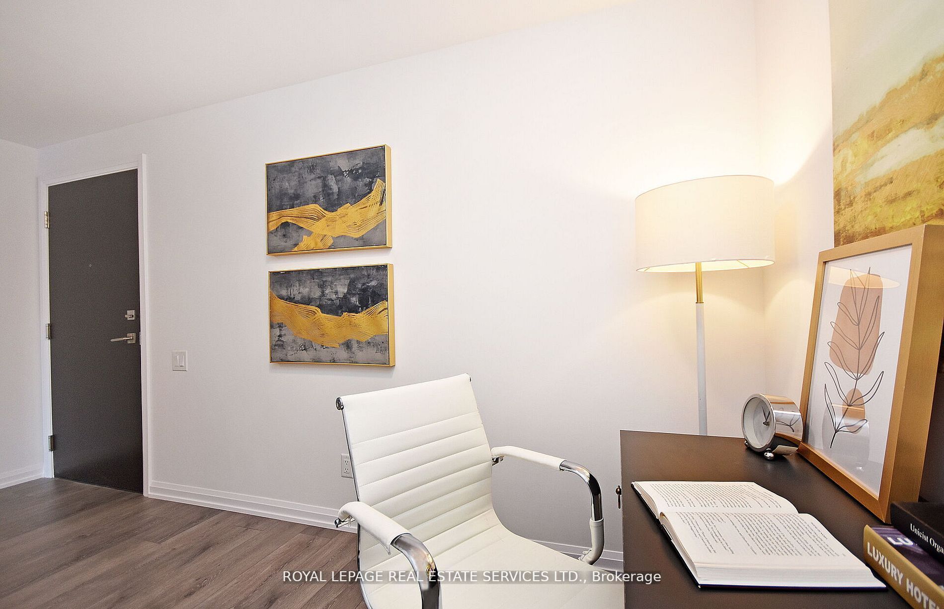 4208 Dundas St W, #323