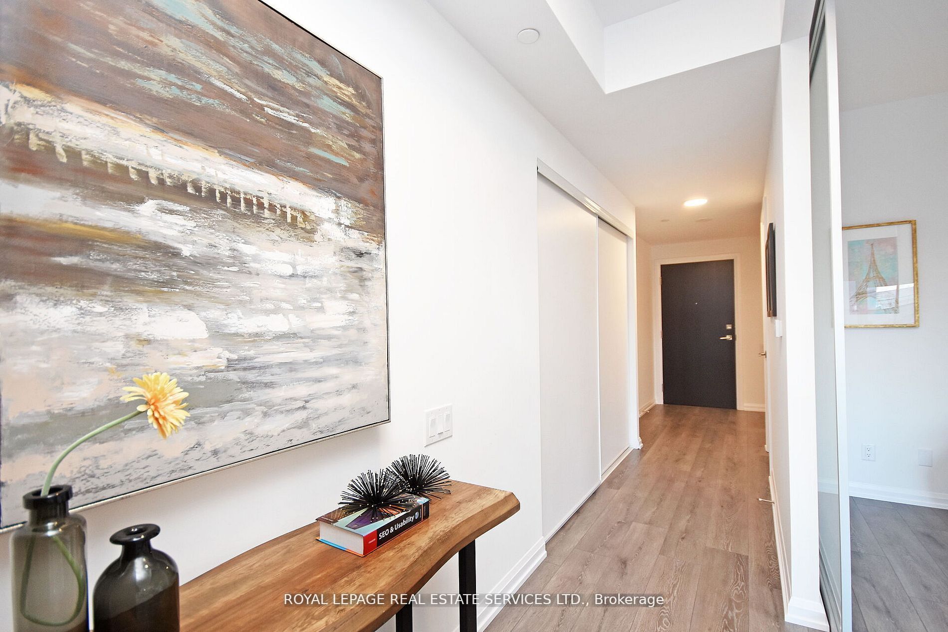 4208 Dundas St W, #323