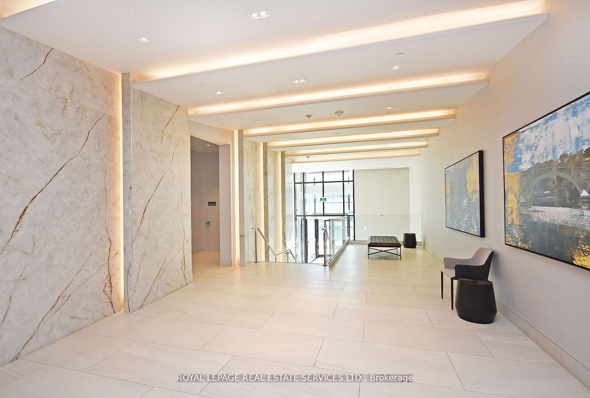 4208 Dundas St W, #323