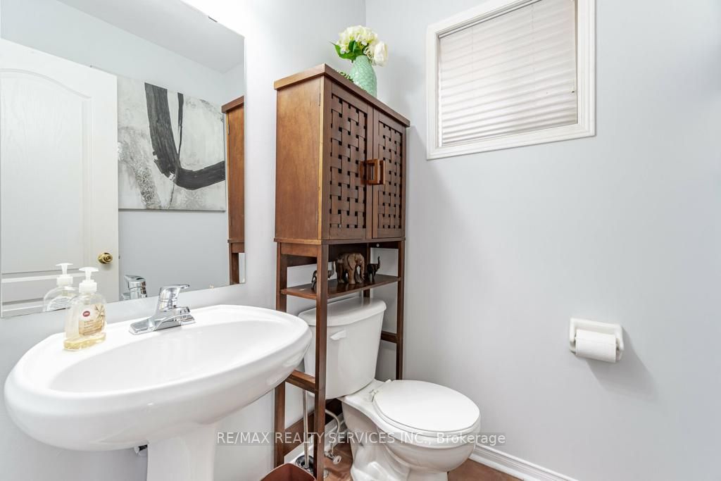 42 Rivermere Crt