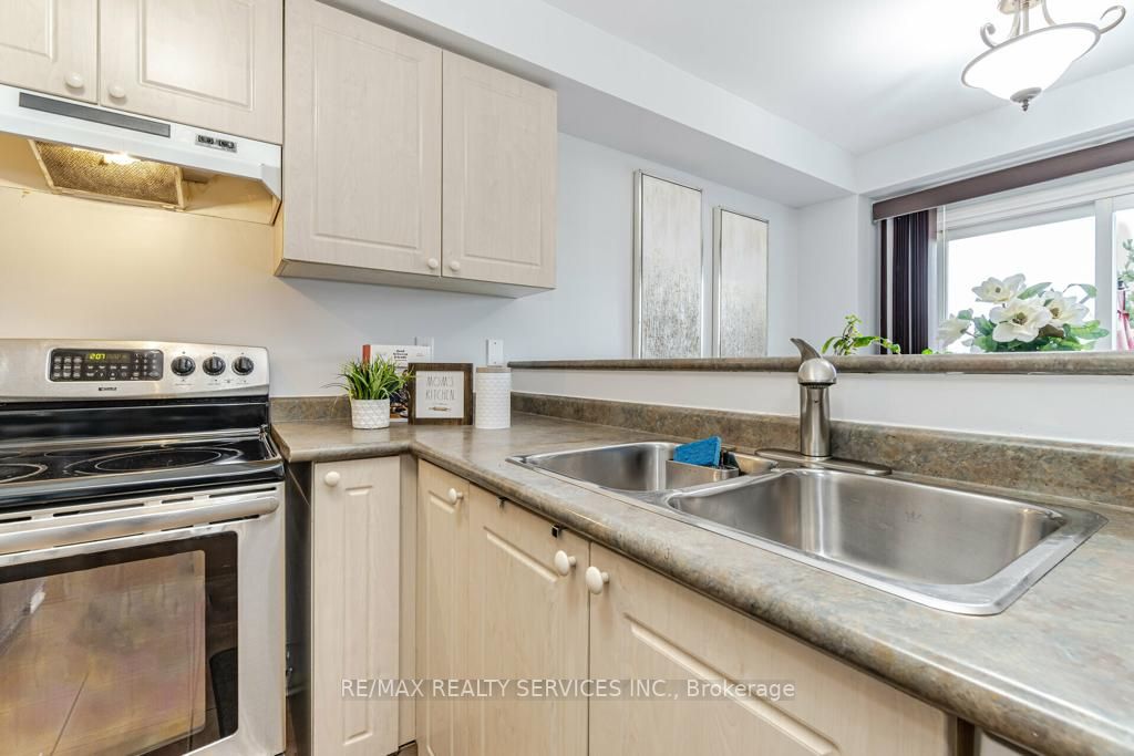 42 Rivermere Crt