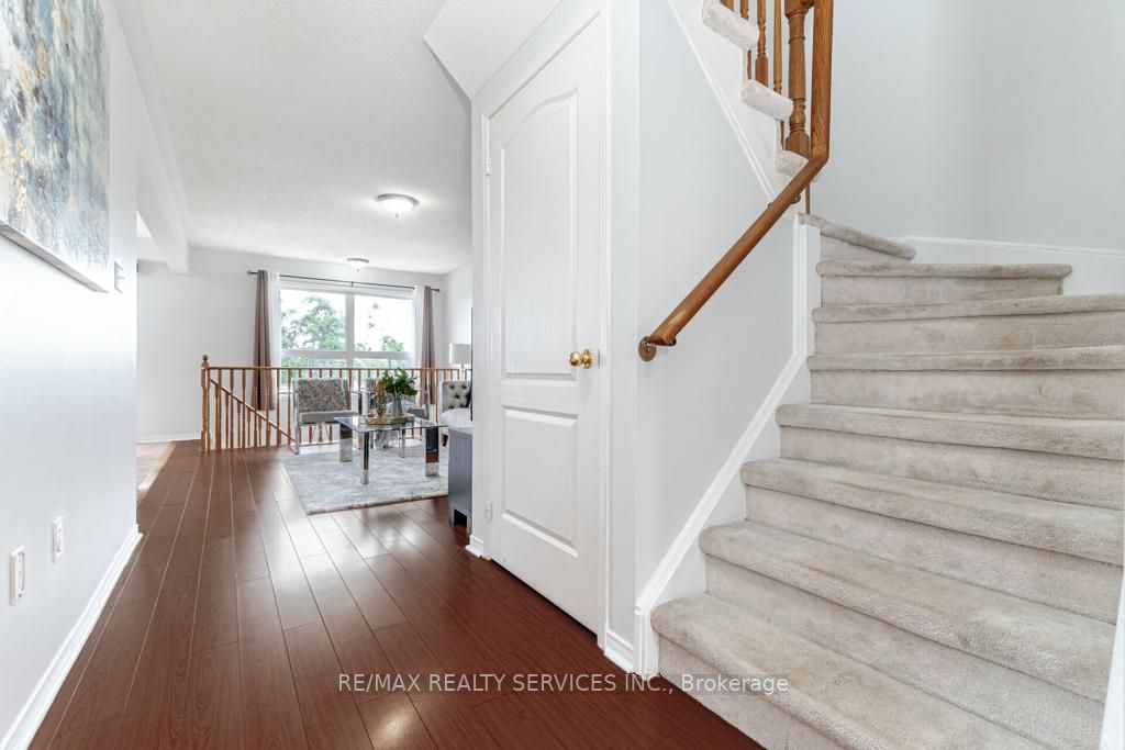 42 Rivermere Crt