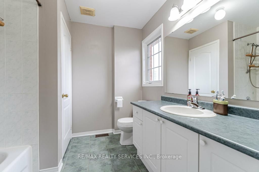 42 Rivermere Crt