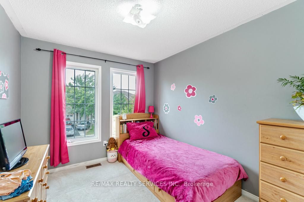 42 Rivermere Crt