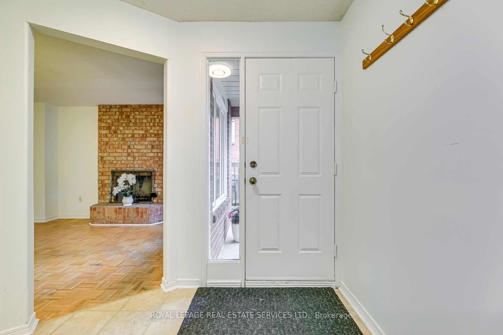 4322 Bacchus Cres