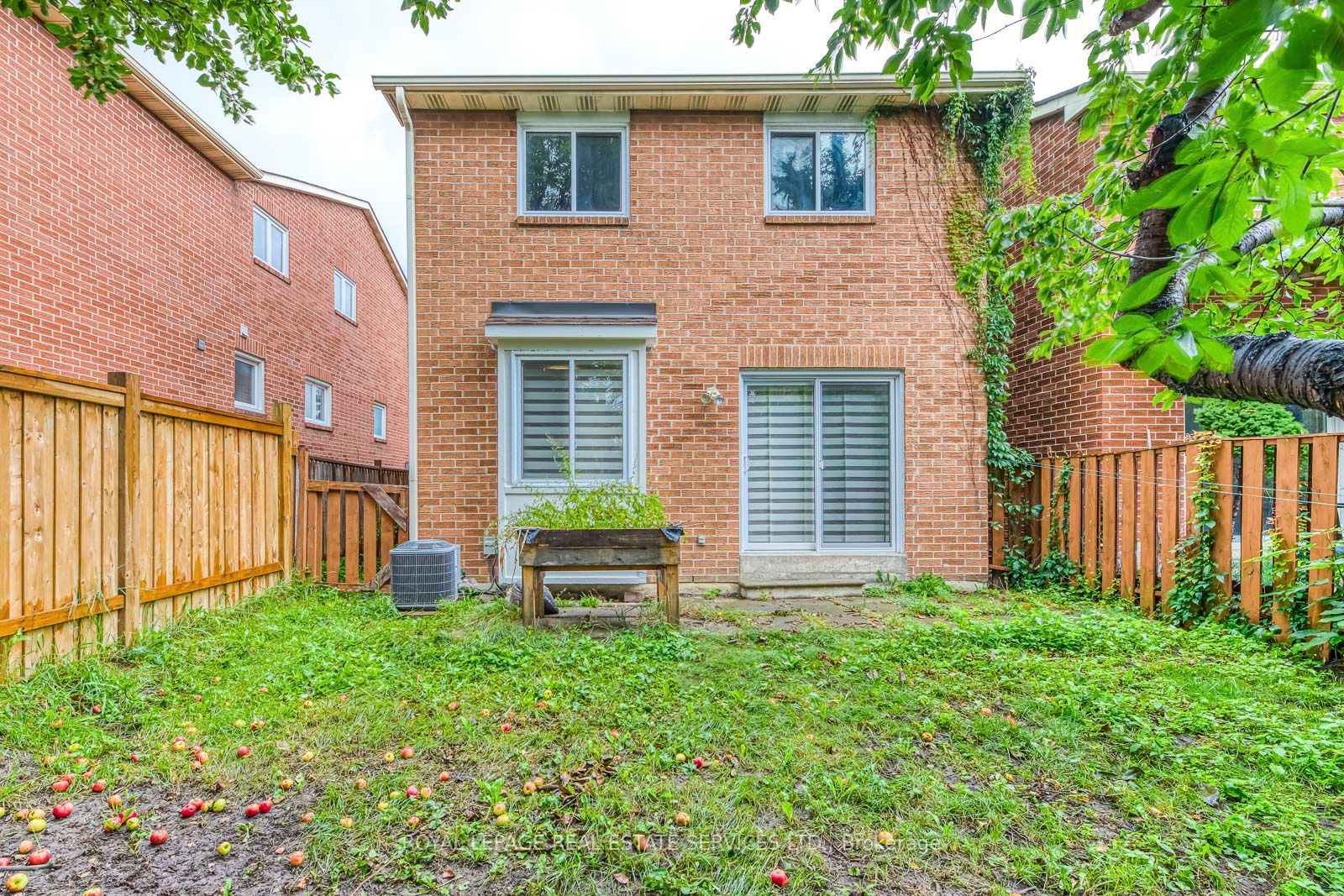 4322 Bacchus Cres