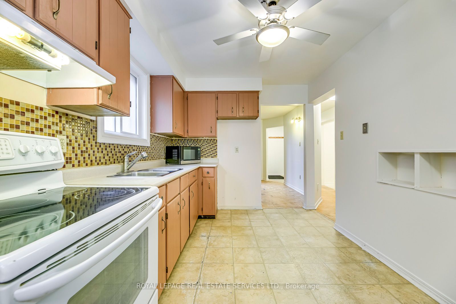 4322 Bacchus Cres