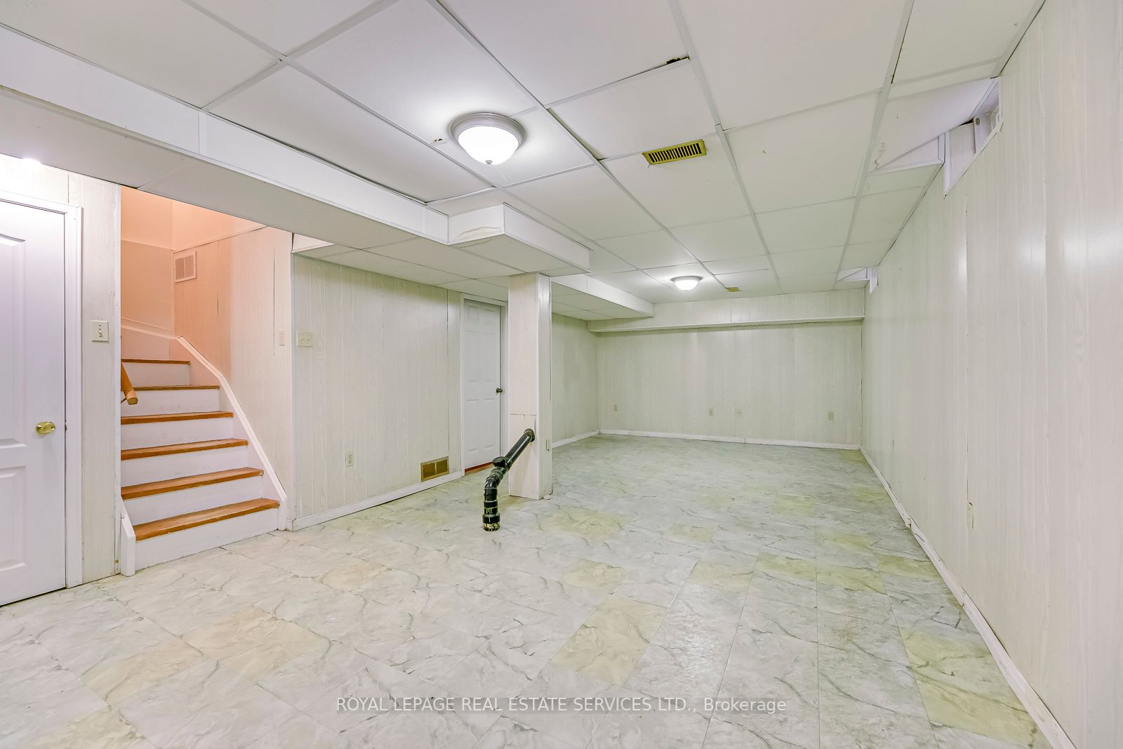 4322 Bacchus Cres