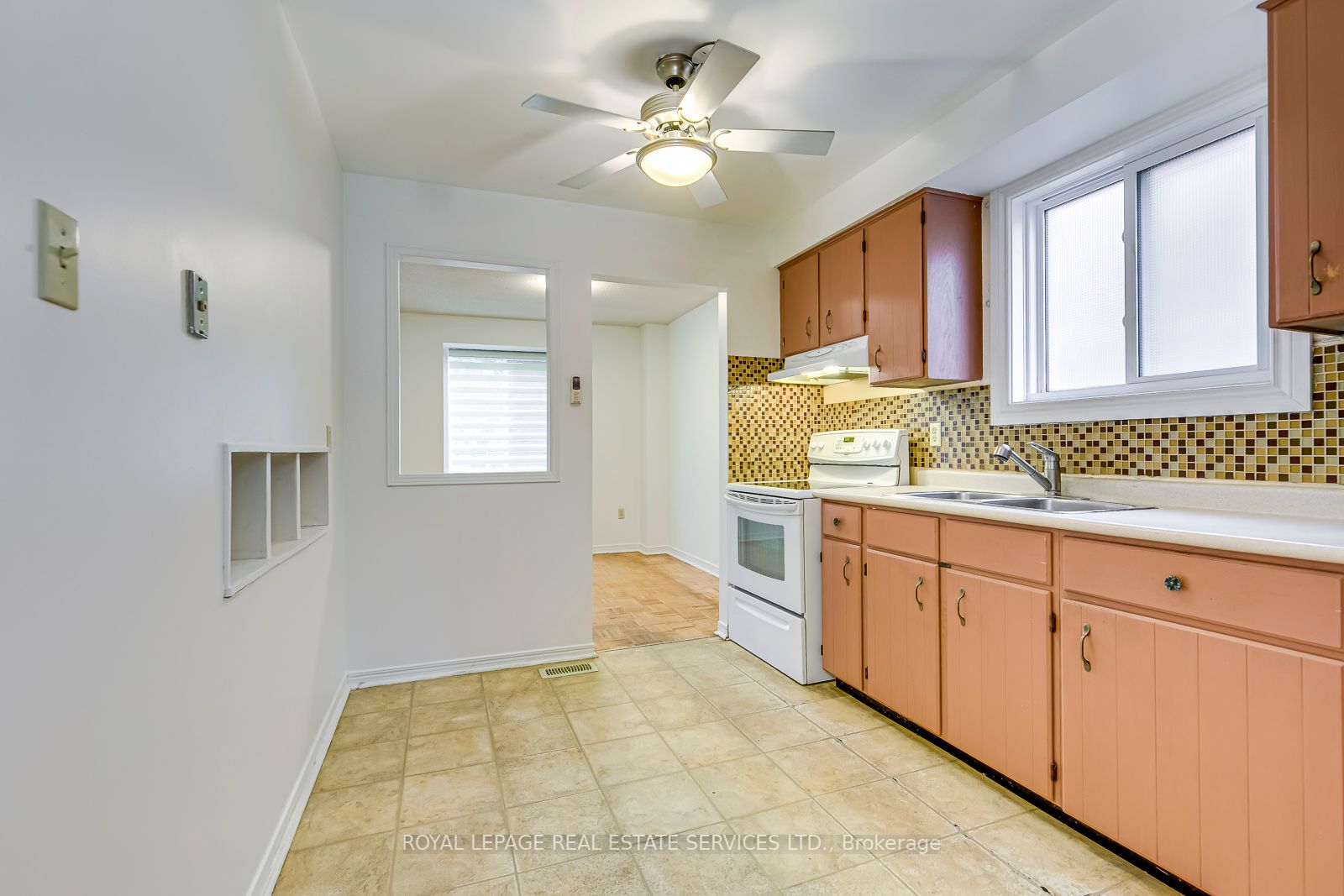 4322 Bacchus Cres