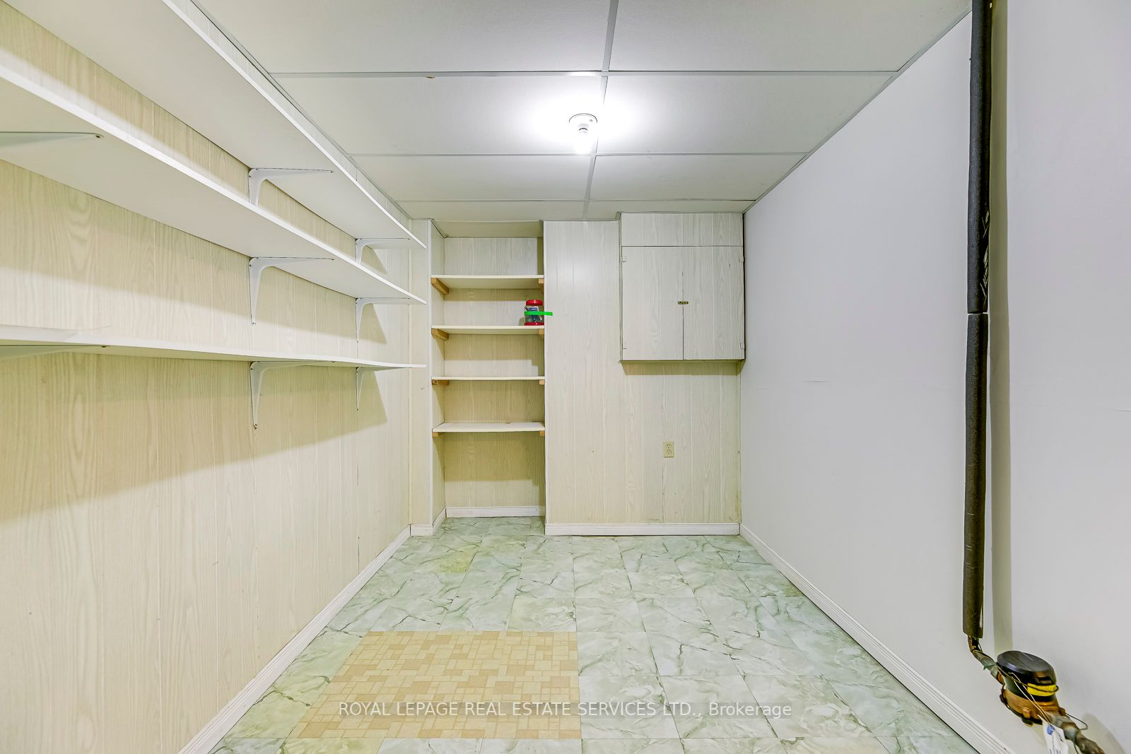 4322 Bacchus Cres