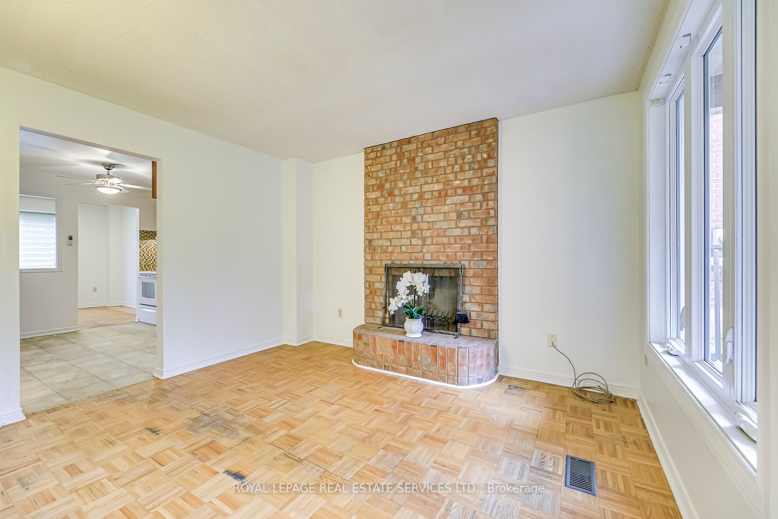 4322 Bacchus Cres