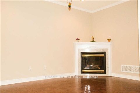 9 Whitewash Way