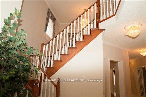 9 Whitewash Way