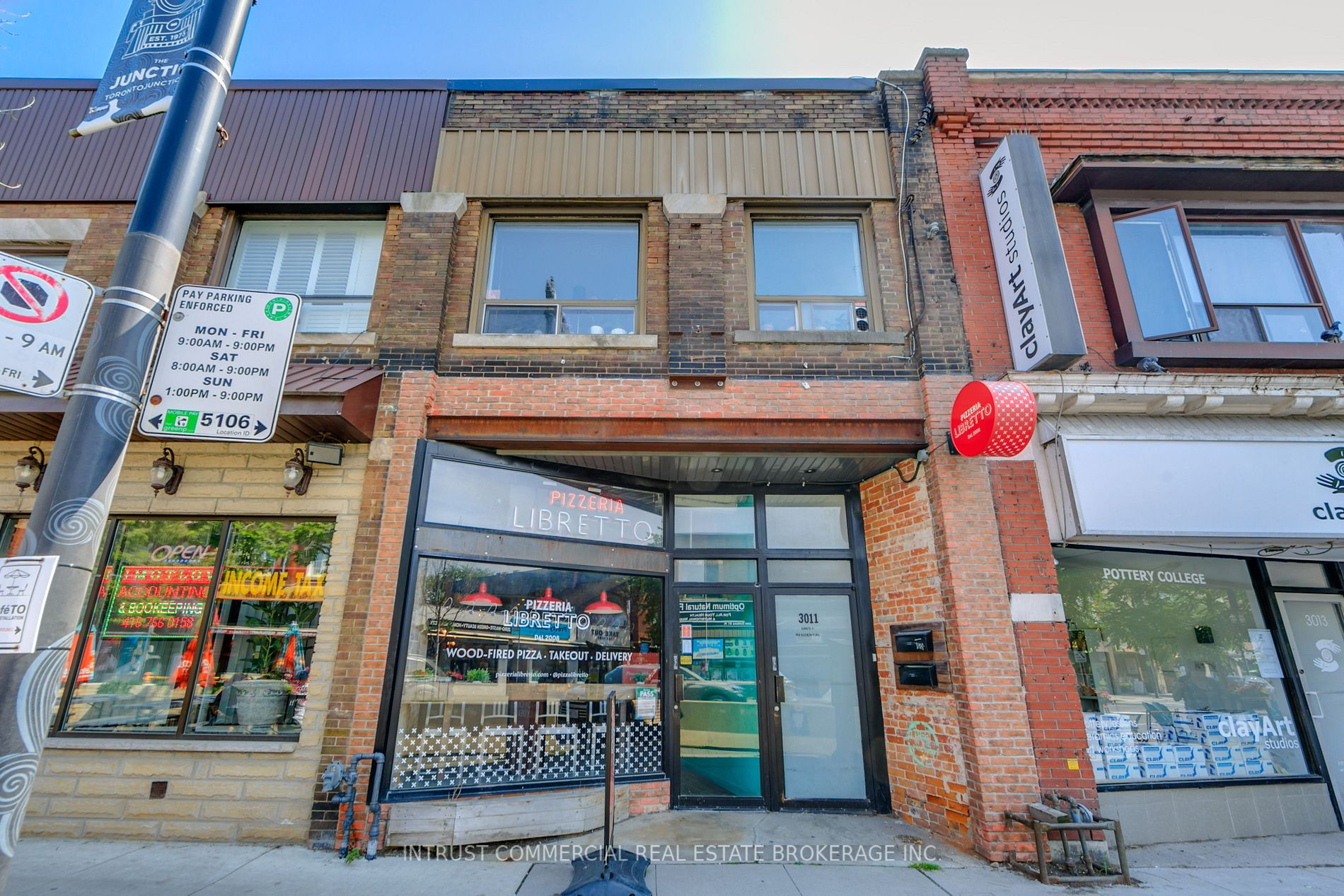 3011 Dundas St W
