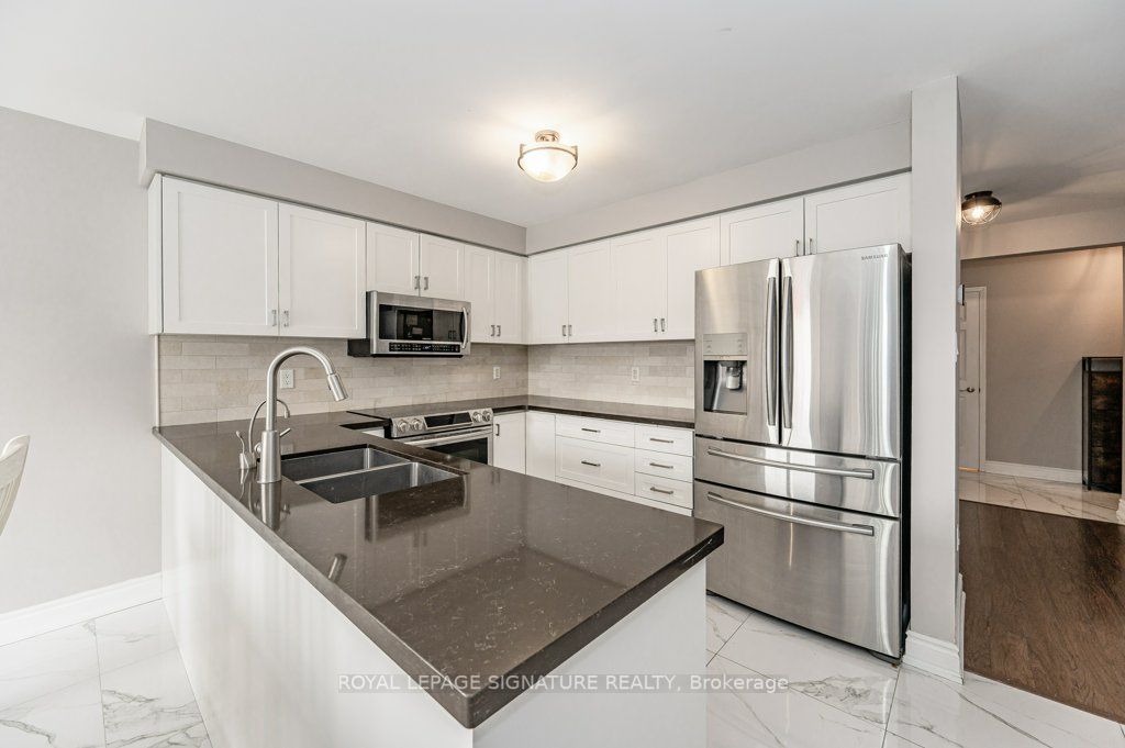 12 Hayloft Crt