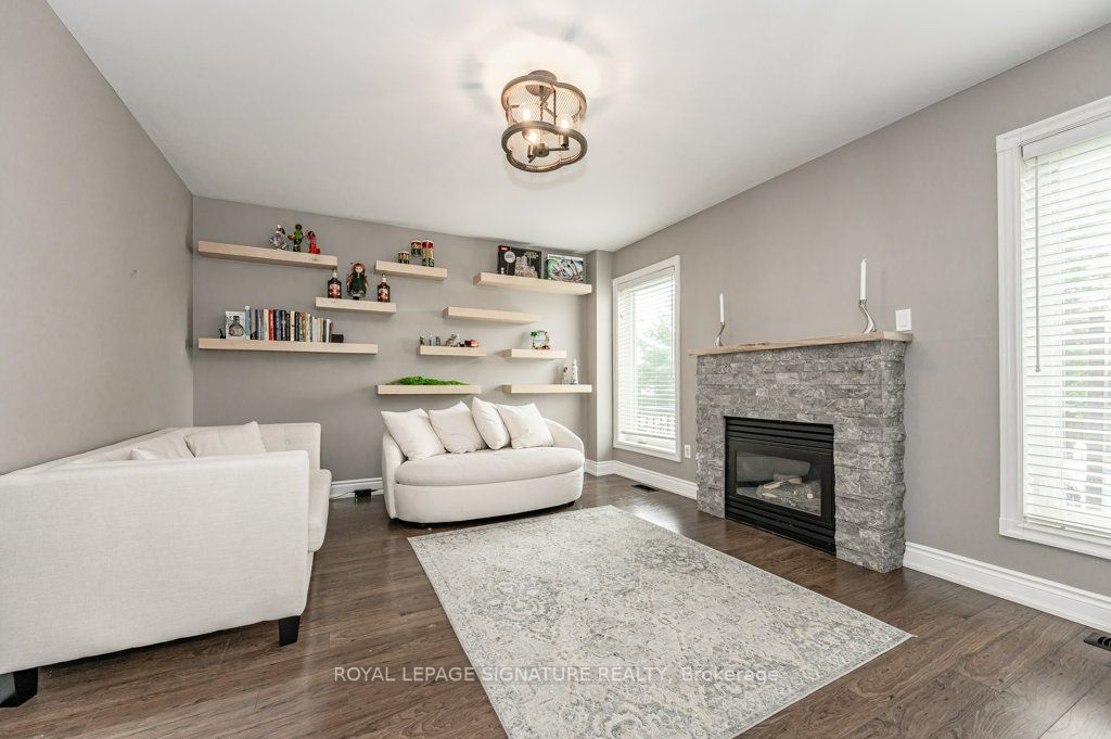 12 Hayloft Crt