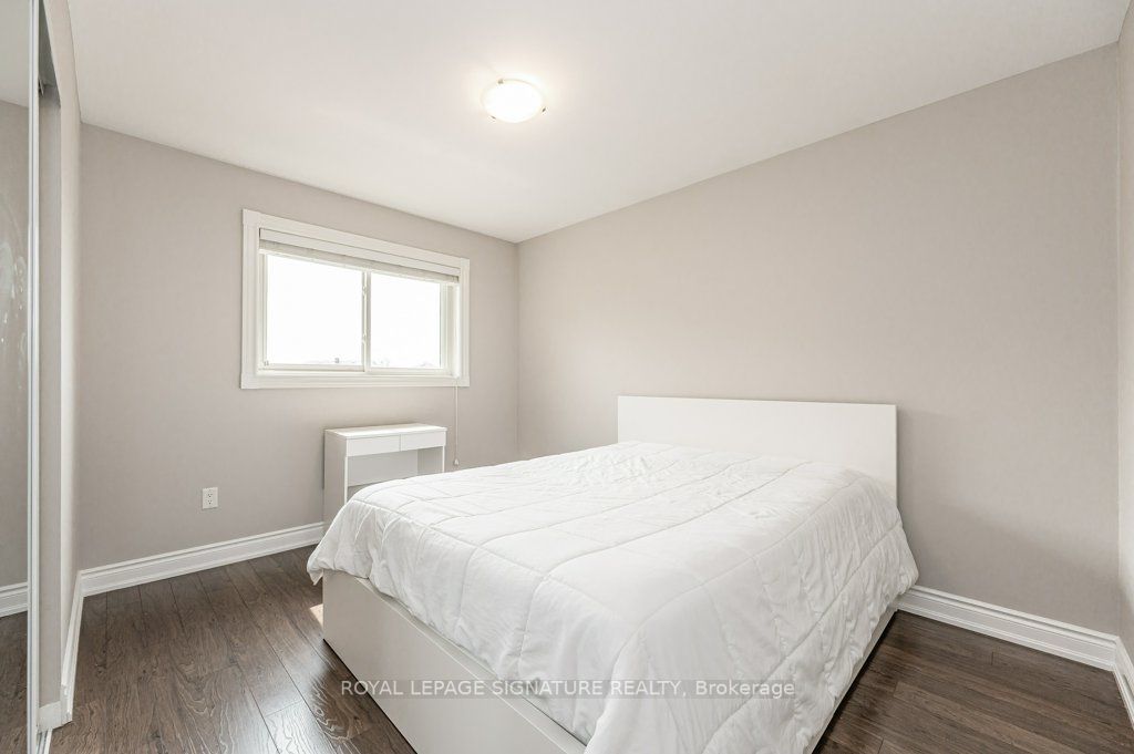 12 Hayloft Crt