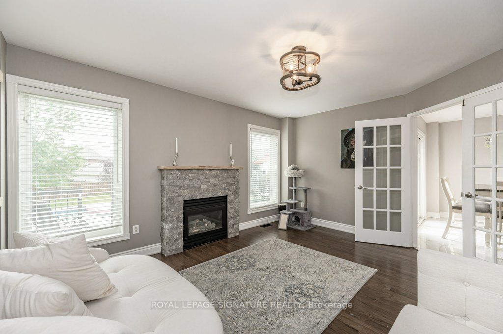 12 Hayloft Crt